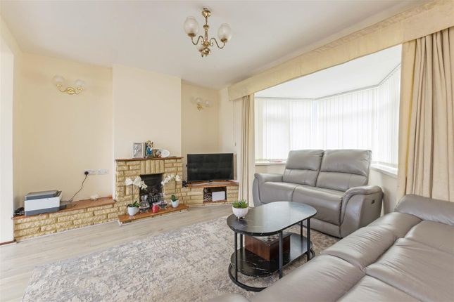 95, Moreton Way, Slough photo 3