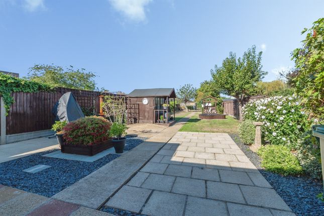 17, Askwith Road, Rainham photo 2