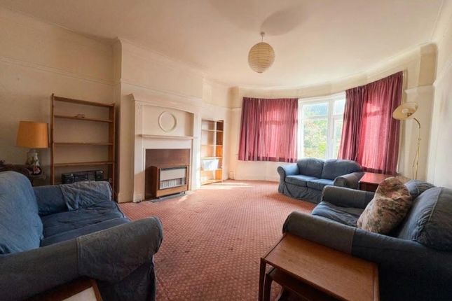 Sylvan Avenue, Mill Hill, NW7, London photo 3