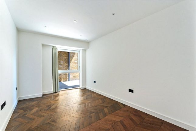 Flat for sale in Brook Street, Kingston Upon Thames