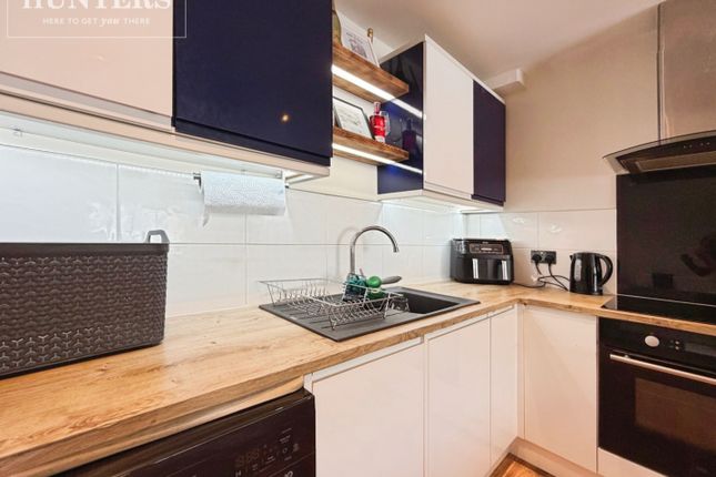 8, Middle Close, Barnsley photo 2