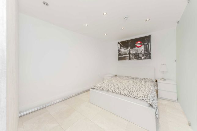 Flat 9, 1, Bridport Terrace, London photo 4