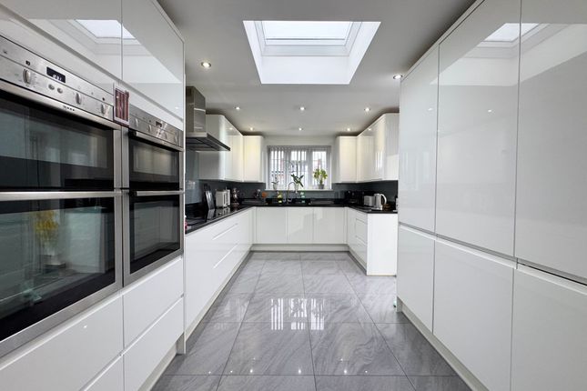 43 Fairmead Crescent, Edgware photo 4
