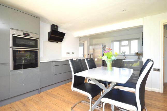 10, The Avenue, Martock photo 4