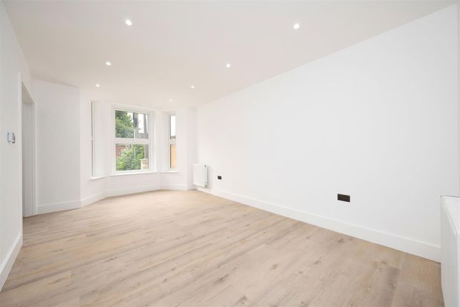 18, Daventry Avenue, London photo 3