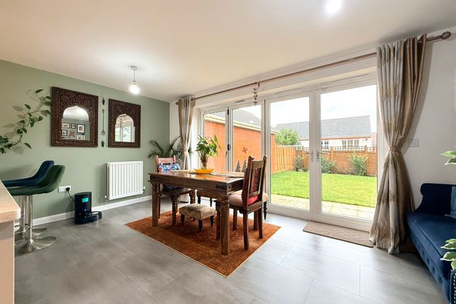 4 Ebbsworth Lane, Swindon photo 4