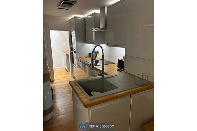 Flat, A Belvedere Road, Scarborough photo 2