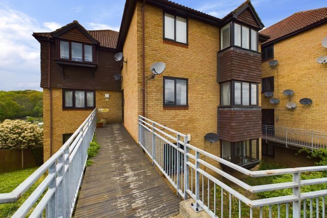 Thumbnail Flat for sale in Hattersfield Close, Belvedere, Kent