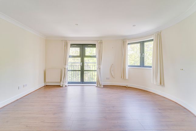 Thumbnail Flat for sale in Beaumont Rise, London