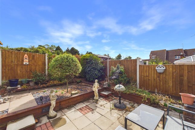 9, Dove Close, Worcestershire photo 4