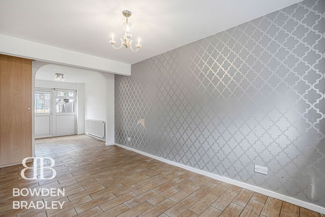 85 Ashurst Drive, Barkingside photo 3