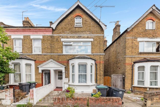 Flat to rent in Grove Park Road, London