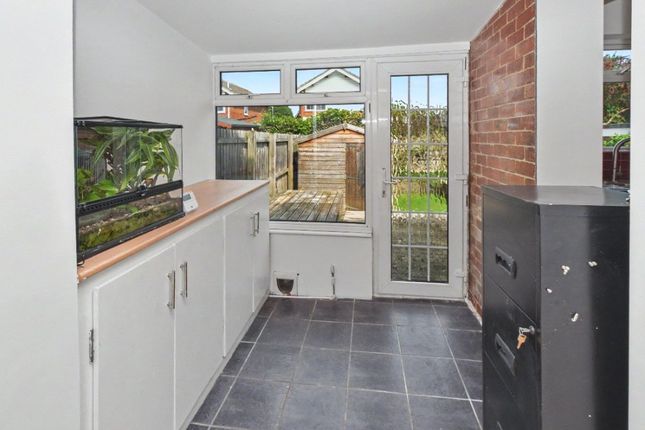 2, Leysholme Drive, West Yorkshire photo 5