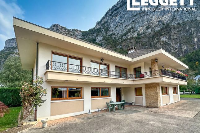 Thumbnail Villa for sale in Magland, Haute-Savoie, Auvergne-Rhône-Alpes