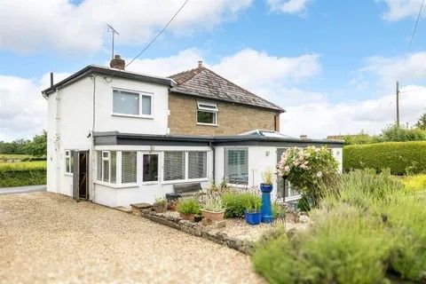 4 Bedroom Property With Land
