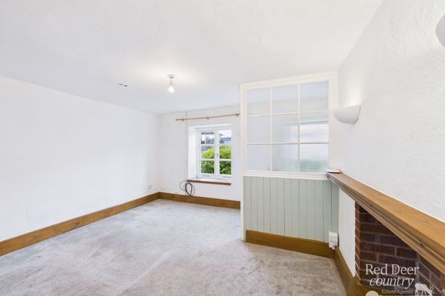 6, Half Acre, Taunton photo 3