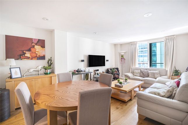 Flat to rent in Drake House, St George Wharf, Vauxhall, London