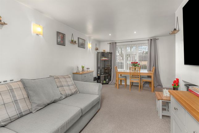 49, Orchard Way, Banbury photo 2