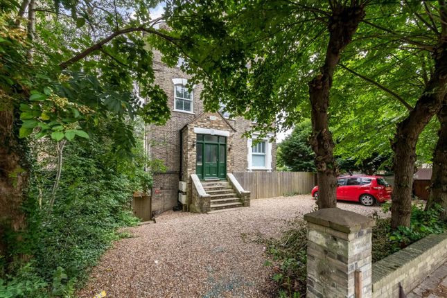 2-bed flat on 9F, Hamlet Road, London, £350,000