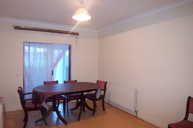 5, Roxeth Green Avenue, South Harrow photo 4