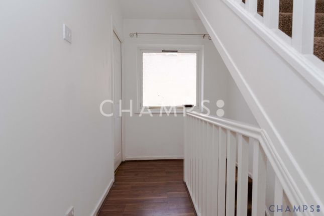 Flat 28, Ironmongers Place, Canary Wharf, London photo 2