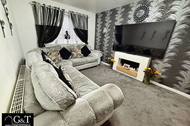 32a Limes Avenue, Brierley Hill photo 3