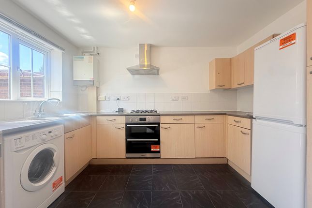 15, Errington Close, HATFIELD photo 2