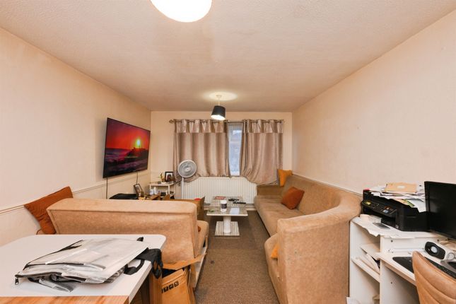 72, Juniper Close, Broxbourne photo 3