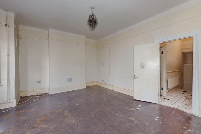 Flat B, 40 Atherfold Road, London photo 4