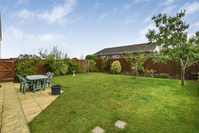 24, Yew Tree Close, Launton photo 3