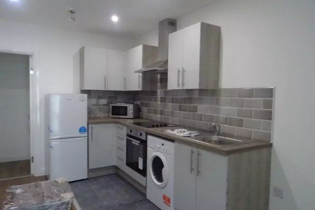 Flat to rent in 8 Lee Street, Leicester
