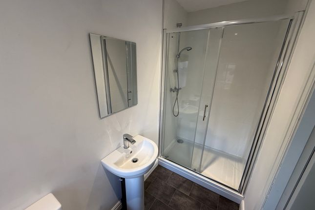 Room 2, Derby photo 5