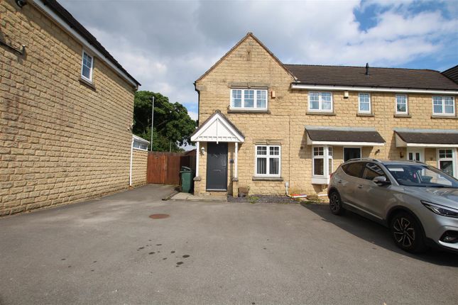 Thumbnail Town house to rent in Magpie Close, Queensbury, Bradford