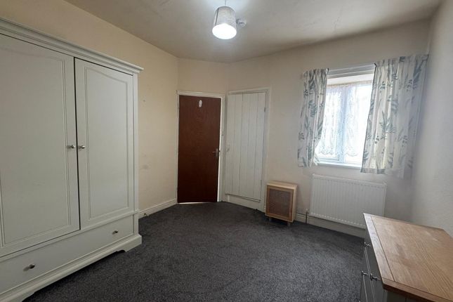 16, Victoria Road, West Yorkshire photo 4