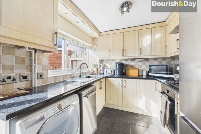 12 Caernarvon Close, Market Drayton photo 3