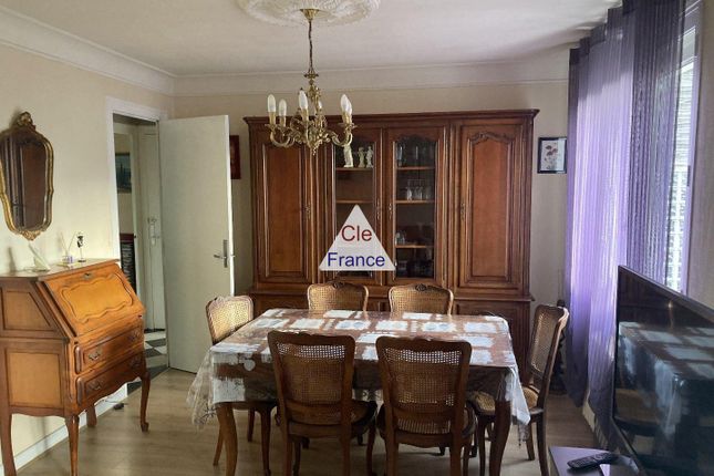Detached house for sale in Angers, Pays-De-La-Loire, 49000, France