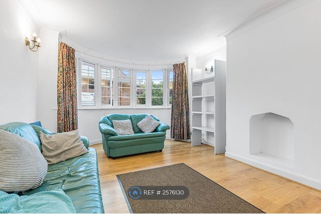 Spacious Lounge - Bay Window