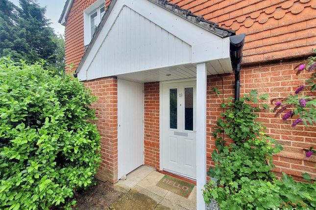 19, Chandler Way, Dorking photo 4