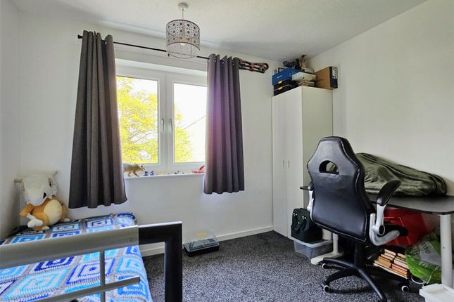 Flat for sale in Slapes Close, Taunton, Somerset