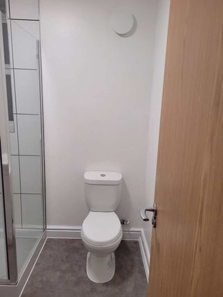 Flat to rent in Kempston Street, Liverpool