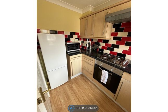 Terraced house to rent in Vine Close, Basildon