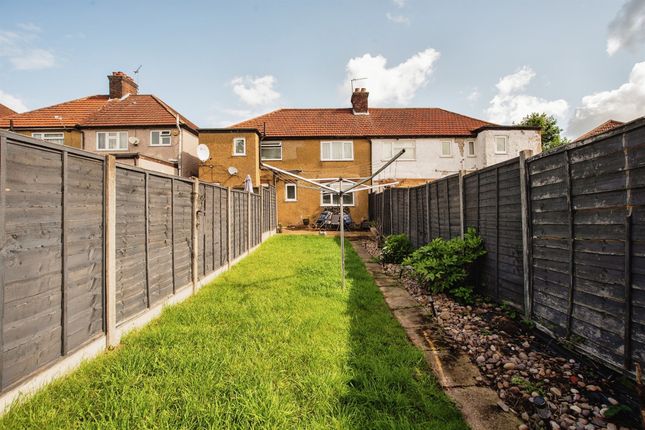 Maisonette for sale in Berry Avenue, Watford