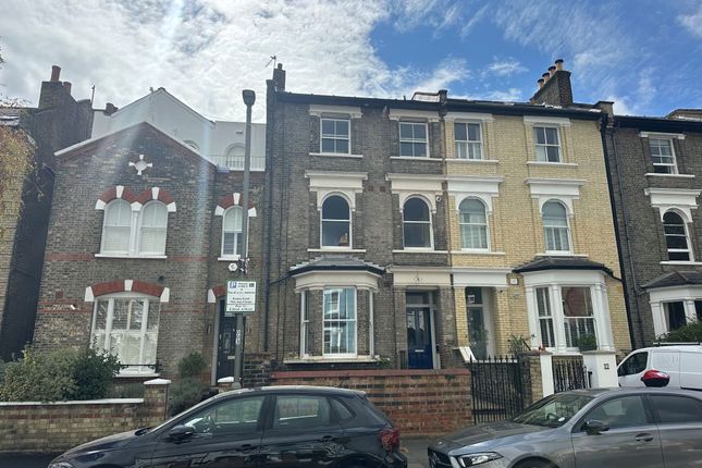 7b, Rosehill Road, London photo 2
