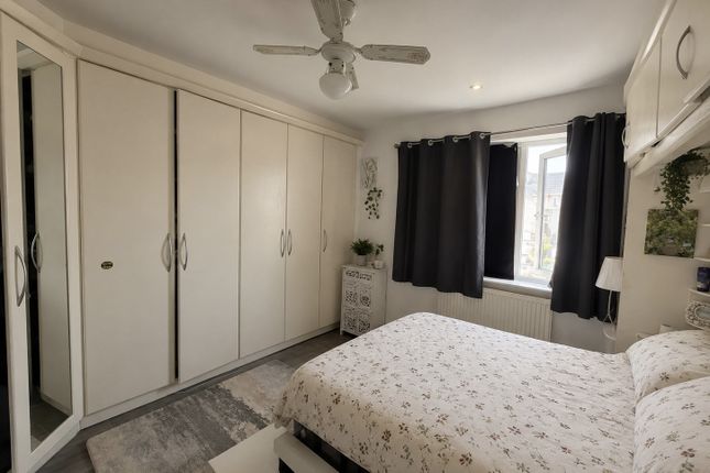 13, Monk Drive, London photo 2