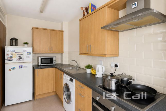Flat 2 St Erkenwalds Court, Southchurch Avenue, Southend On Sea photo 4
