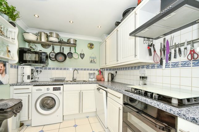2, Sawyer Road, Swindon photo 3