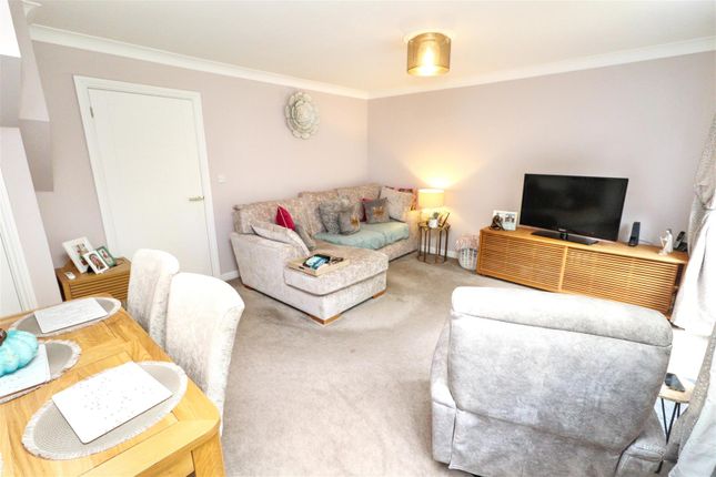 12, Beechfield Close, Borehamwood photo 2