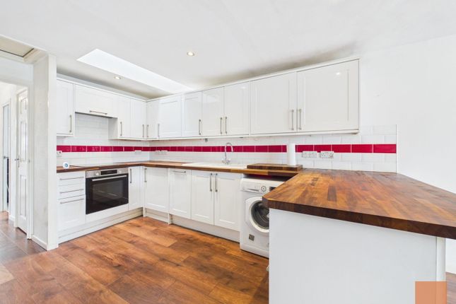 38, Ellen Close, Mount Hawke photo 5