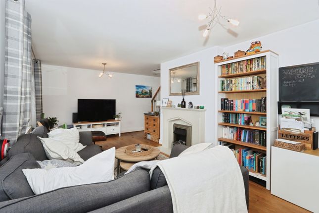 12, Waterthorpe Rise, South Yorkshire photo 3