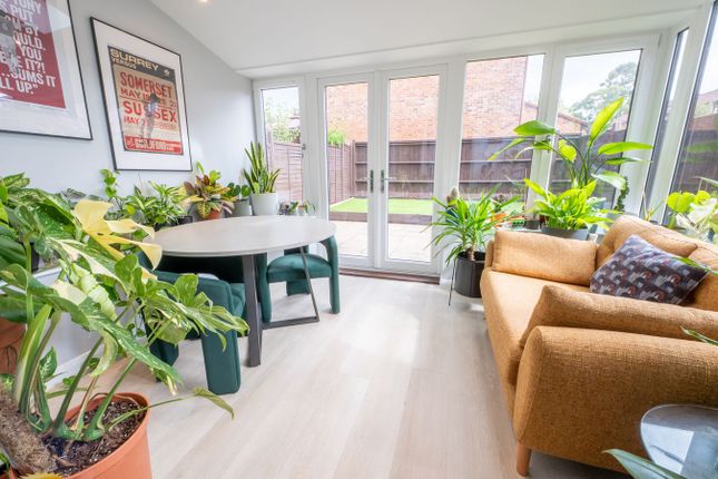 5, Hazel Close, Croydon photo 4